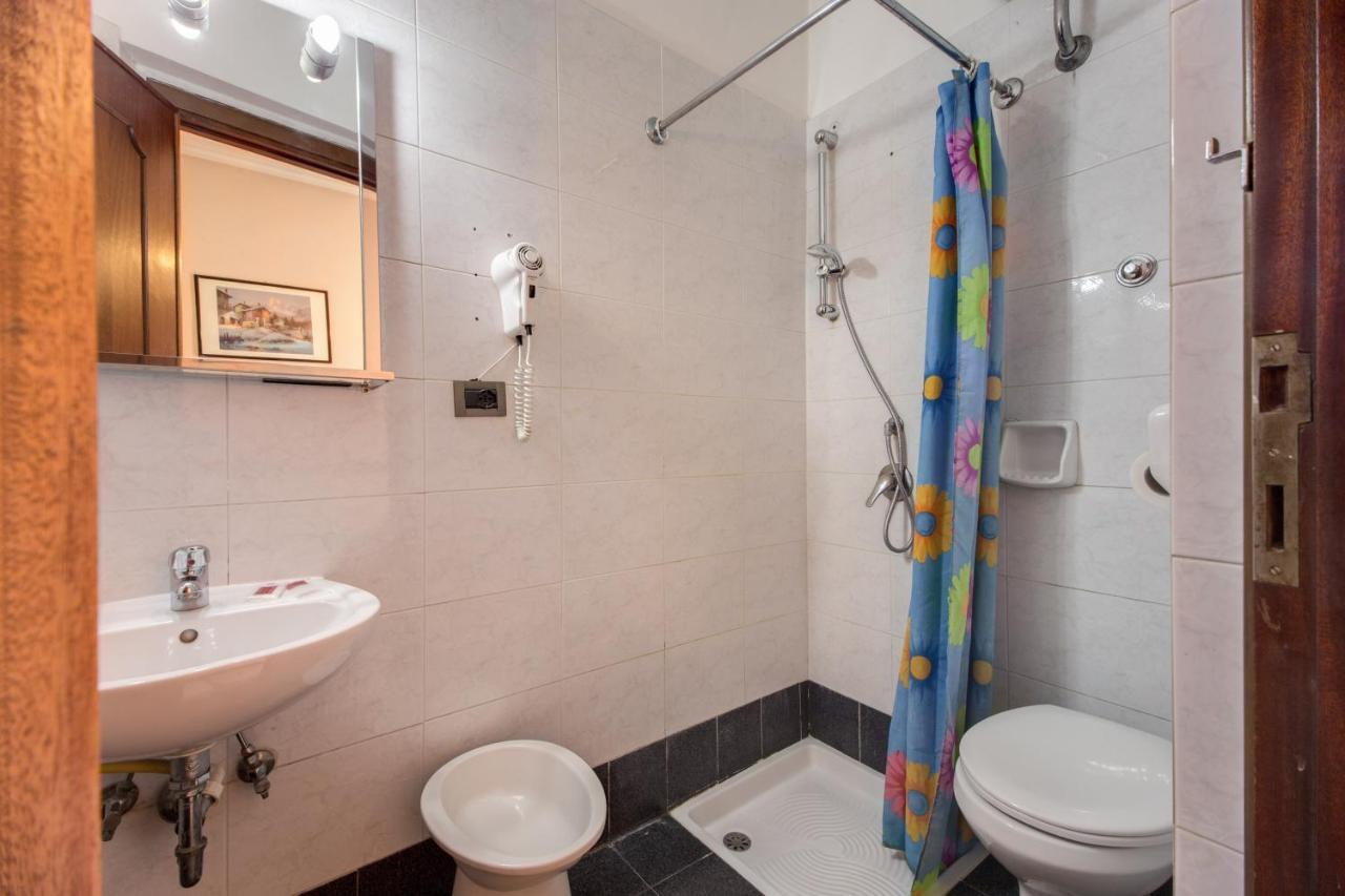 Guest Planet Hotel Rome Bagian luar foto